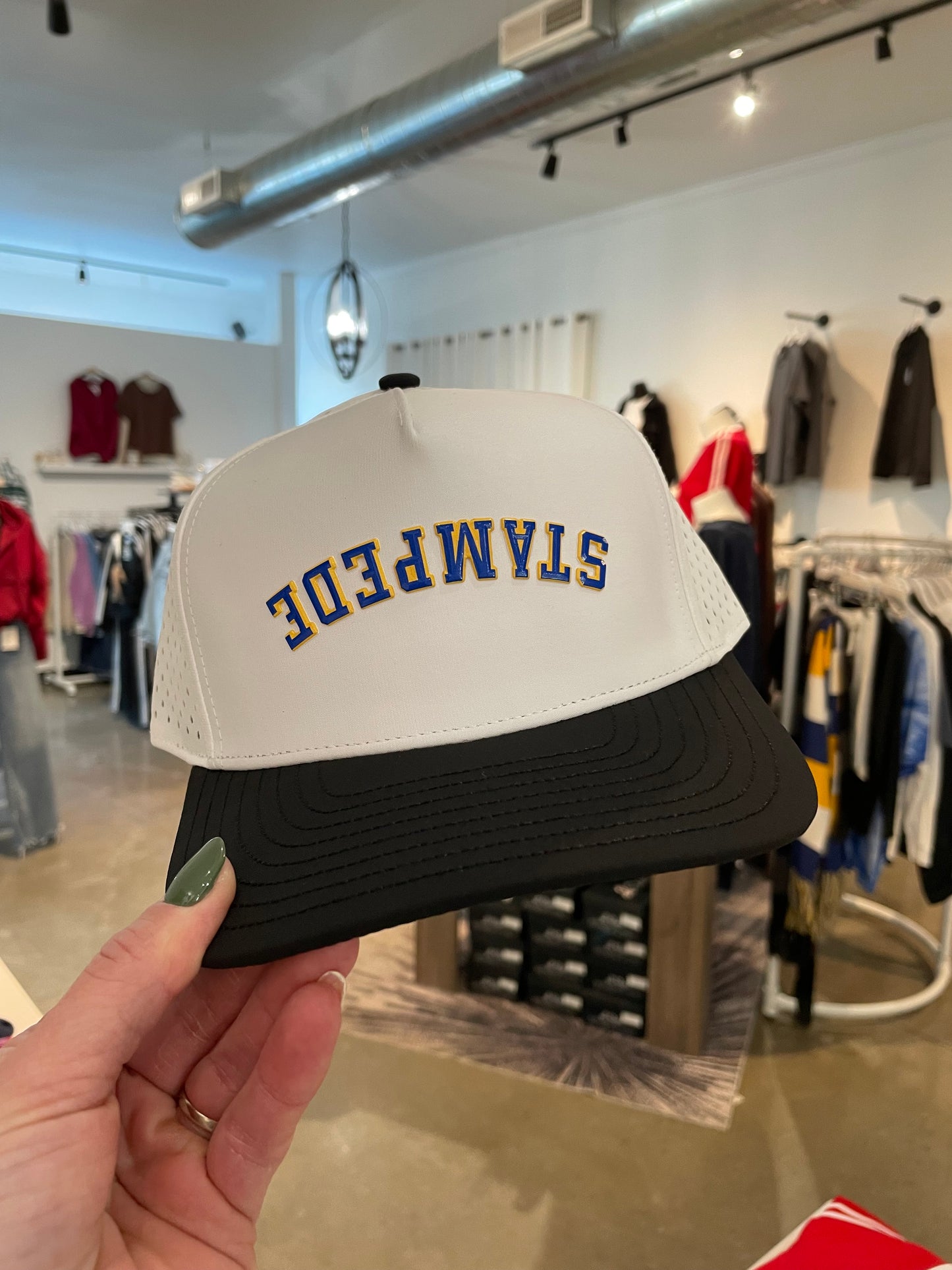 HOCKEYAK Stampede Hats Upside Down - White