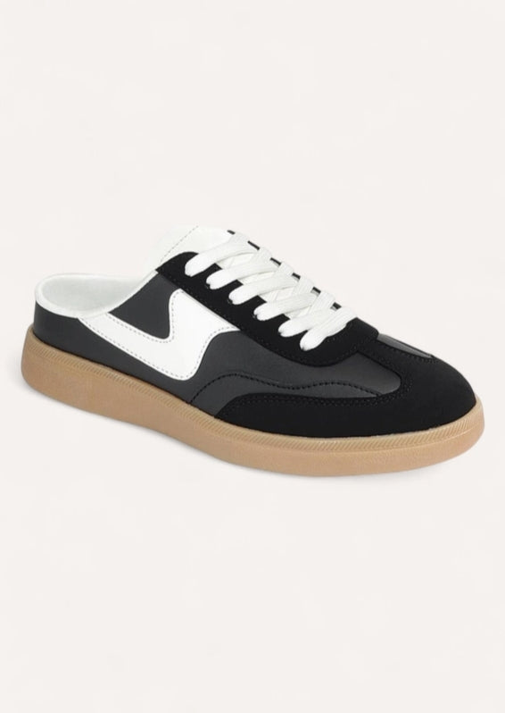 Swoosh Mule Sneaker in Black